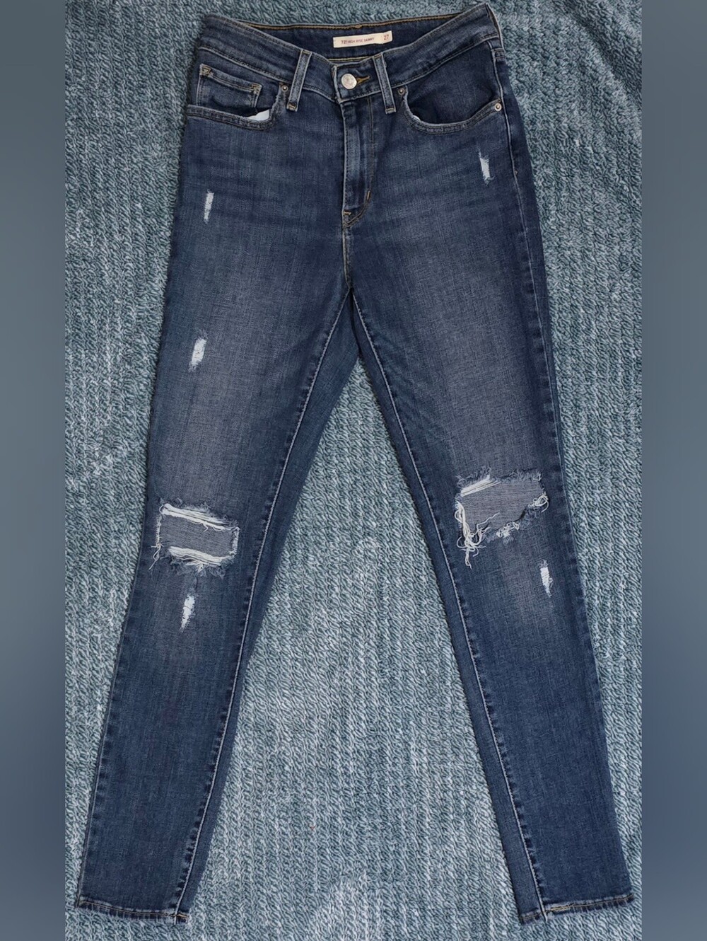 Levi's Women's Skinny Jeans in Dark Blue Distressed 27x30